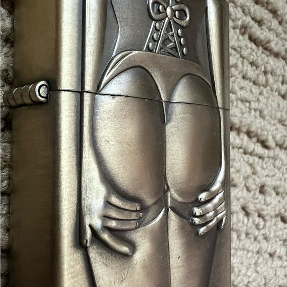 Vintage lighter Girl - Picture 4 of 4